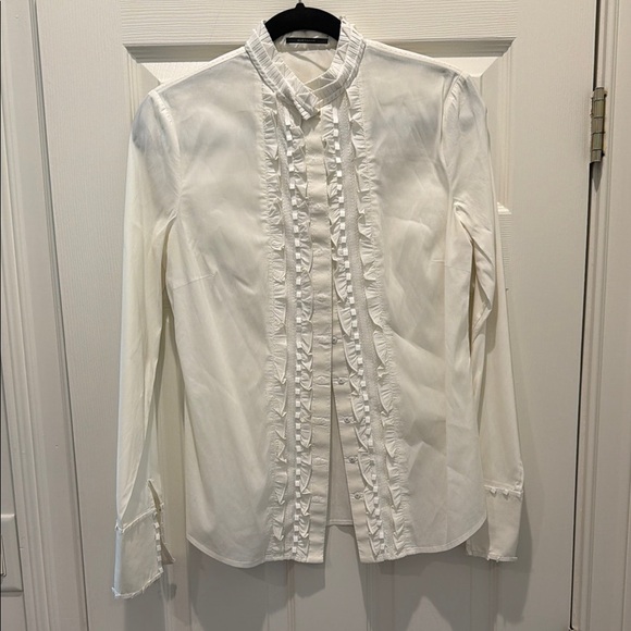 Elie Tahari Tops - Elie Tahari Ivory Ruffled Trim Blouse Sz S.